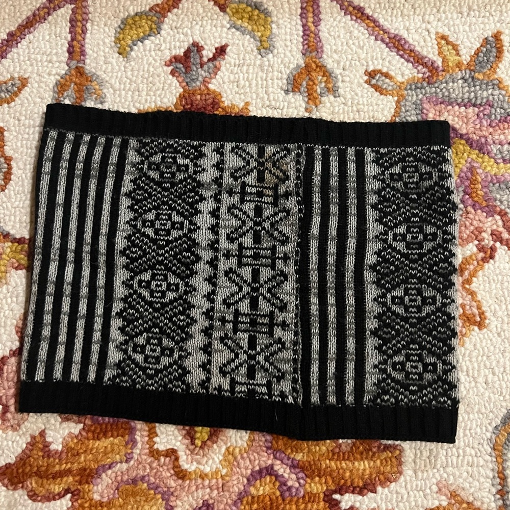 Black and white knit neck warmer